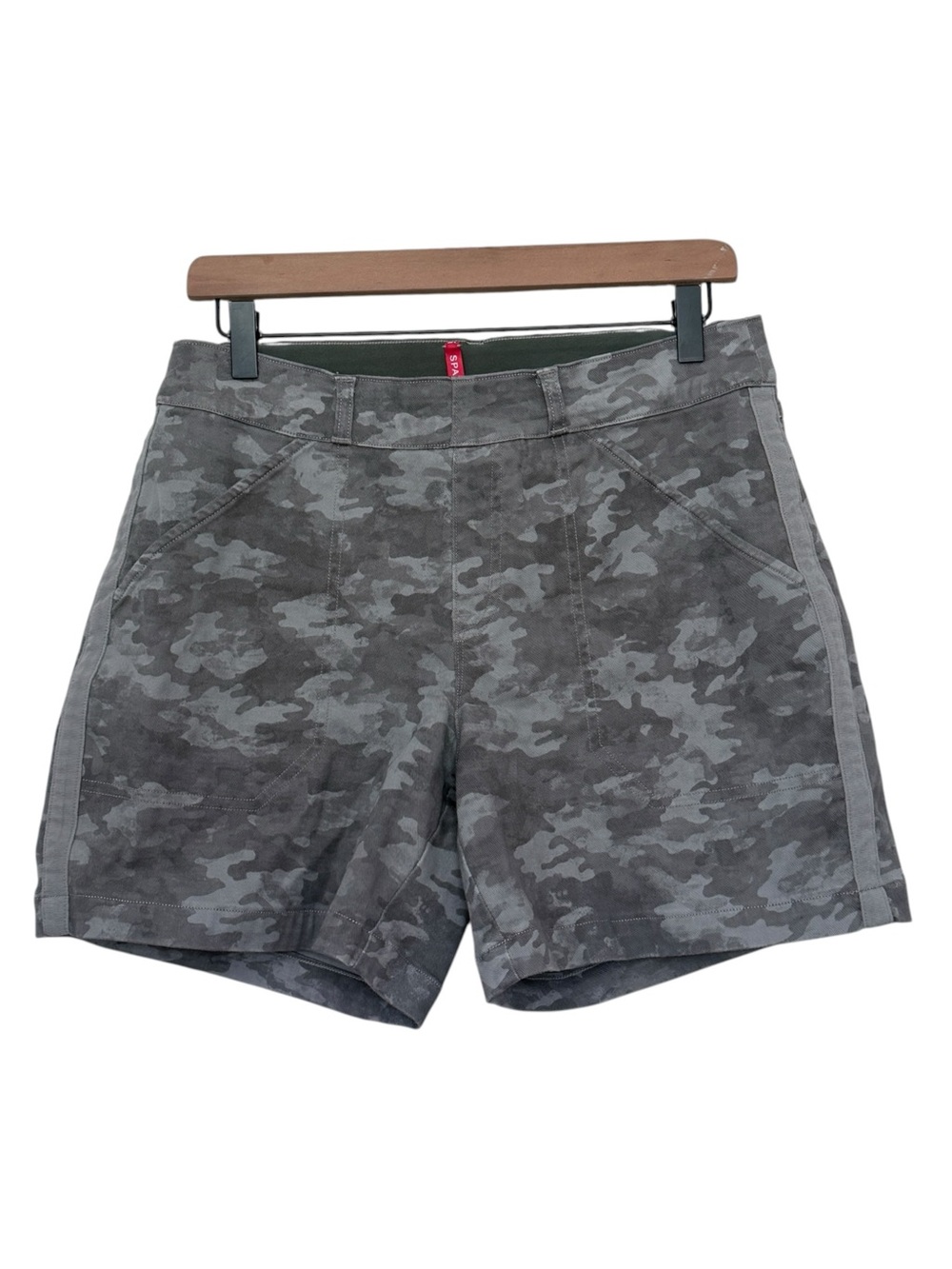 Spanx Medium Stretch Twill Shorts Stone Wash Camo Stretch Pockets Pull On